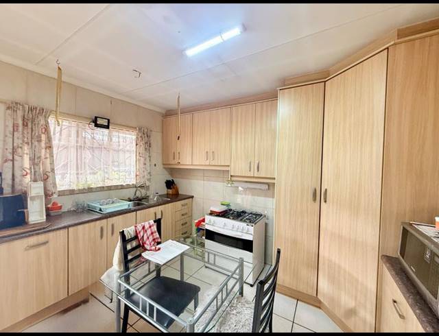 3 BEDROOM HOUSE FOR SALE IN VANDERBIJLPARK CW 1